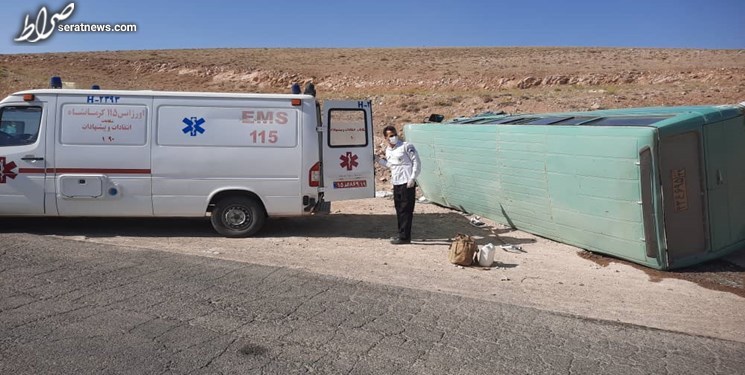 واژگونی مینی‌بوس در کرمانشاه 11 مصدوم به جای گذاشت