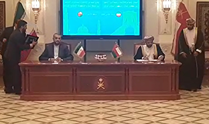 فیلم / امضای ۱۲ سند همکاری و یادداشت تفاهم بین ایران و عمان