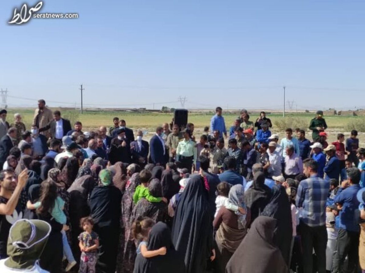 بازدید هوایی رئیسی از زایندهرود و تالاب گاوخونی/گفتگو با اهالی و کشاورزان روستای قلعهبالا