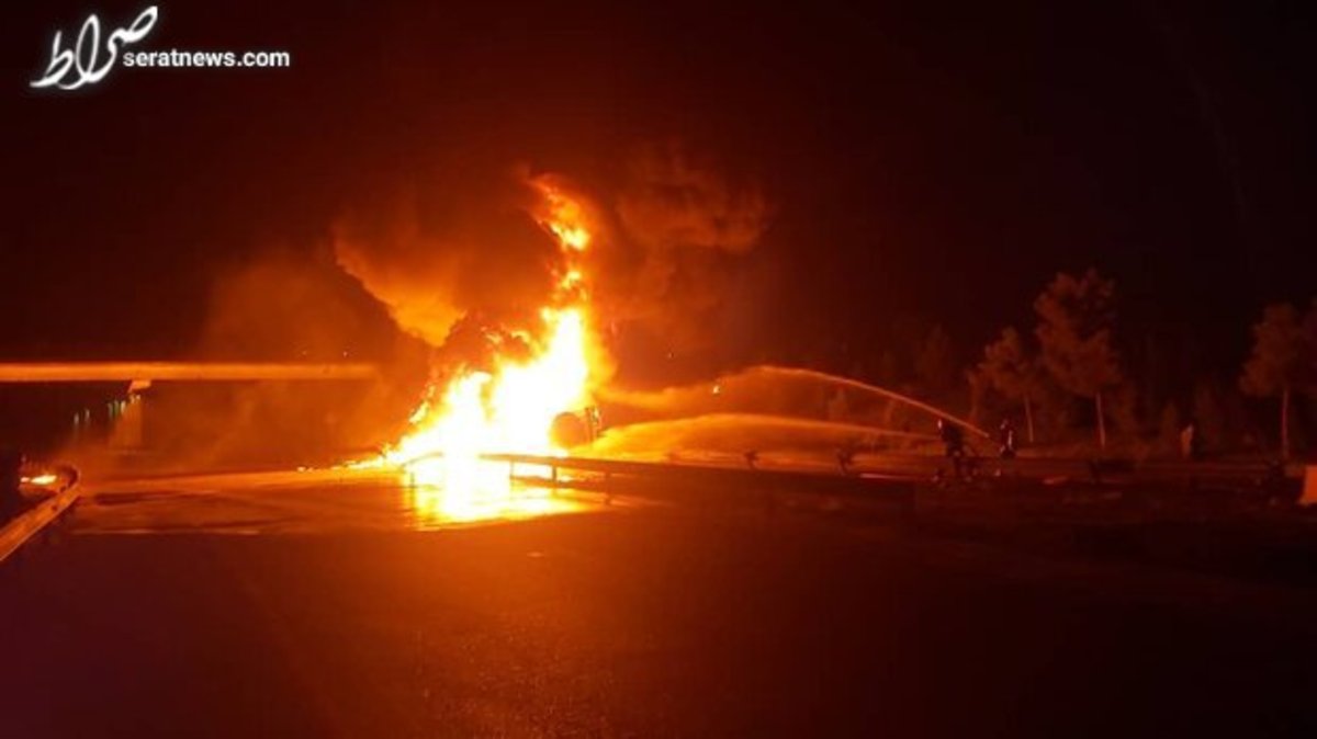 آتش سوزی گسترده در یک بارانداز در بزرگراه آزادگان