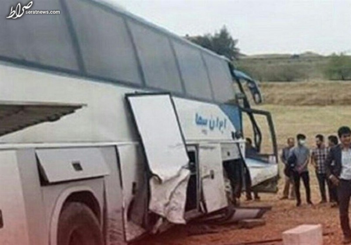 تصادف اتوبوس با تریلر در محوربروجرد ـ اراک/ ۱۴ نفر مصدوم شدند‌