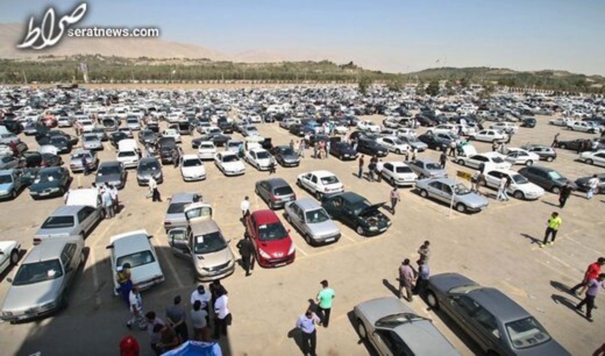 فیلم/ تصاویری از خرد کردن خودرو‌های لوکس قاچاق در انبار سازمان تملیکی