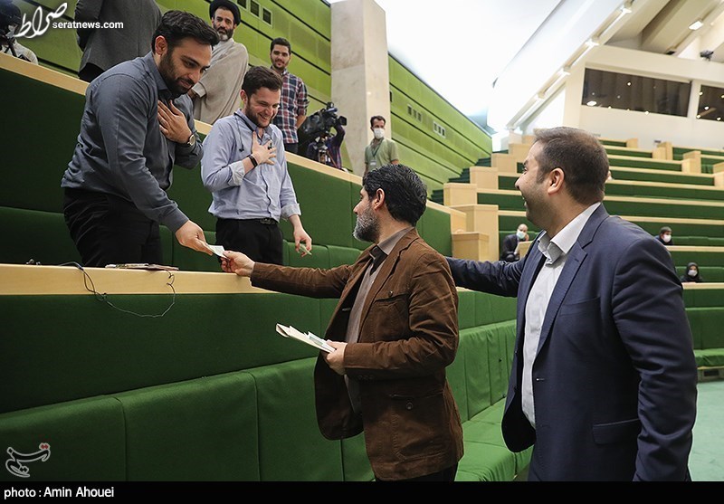 عکس/ بازار داغ عیدی در مجلس