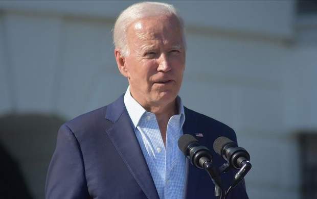 فیلم / کت پوشیدن خنده‌دار جو بایدن