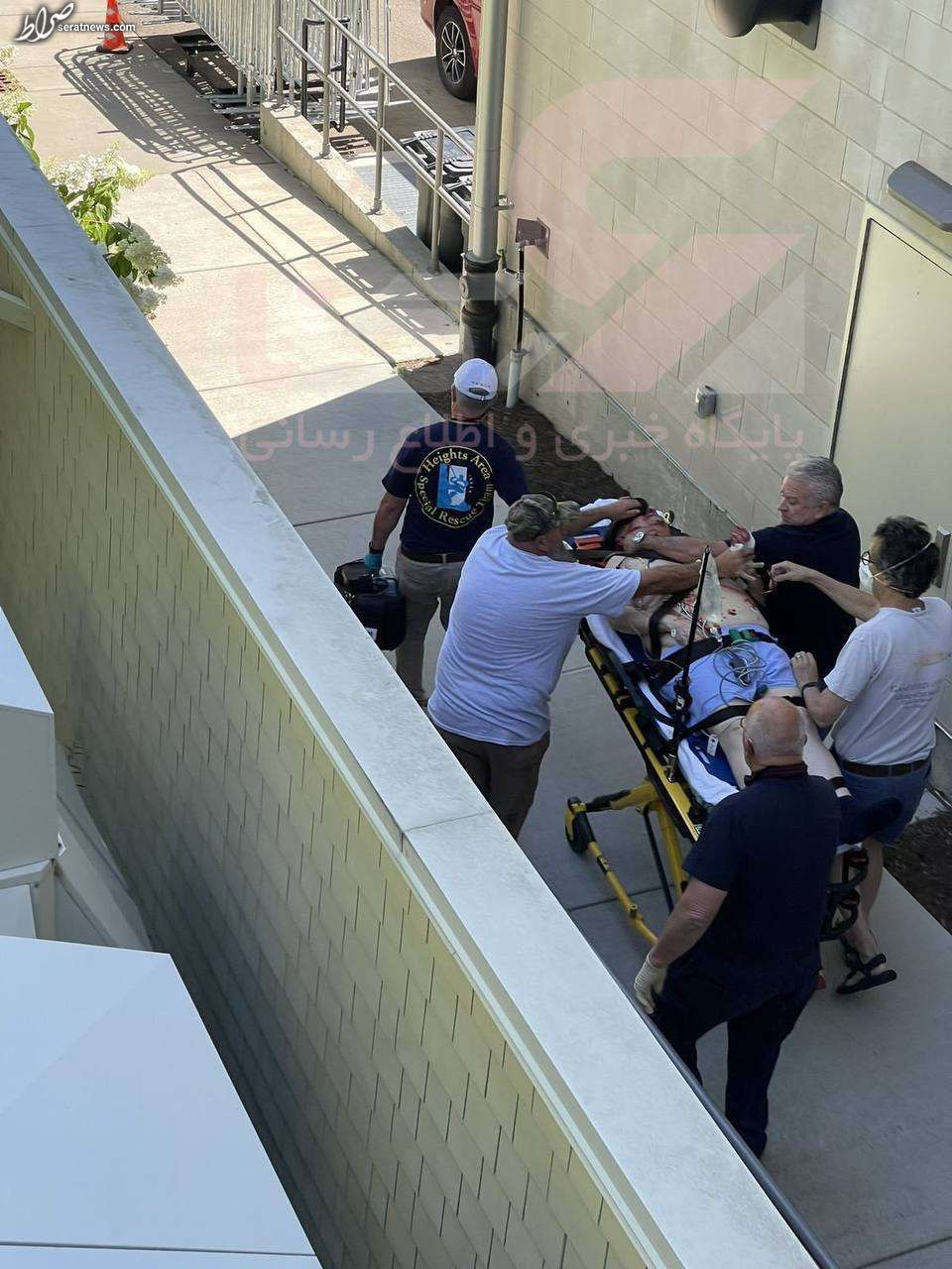 عکس/ انتقال سلمان رشدی به بیمارستان