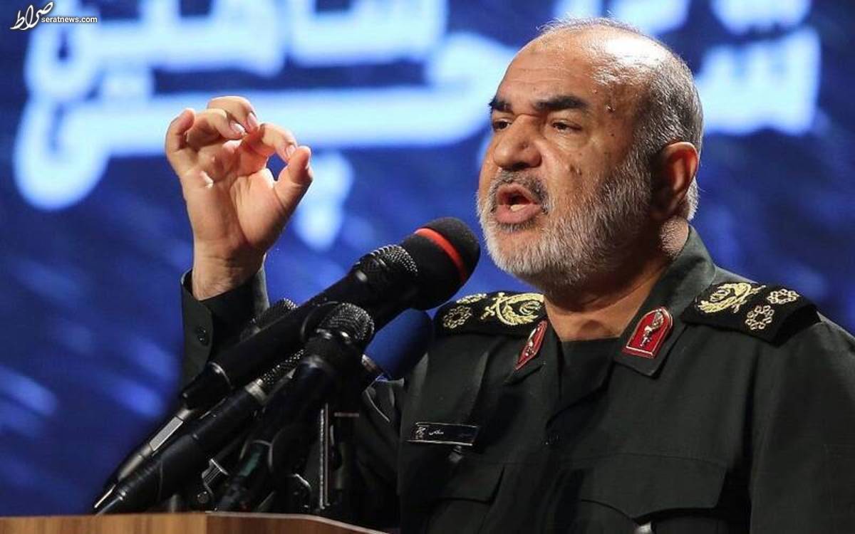 سردار سلامی: قصد دارند جوانان لباسی بپوشند که غربیها میخواهند