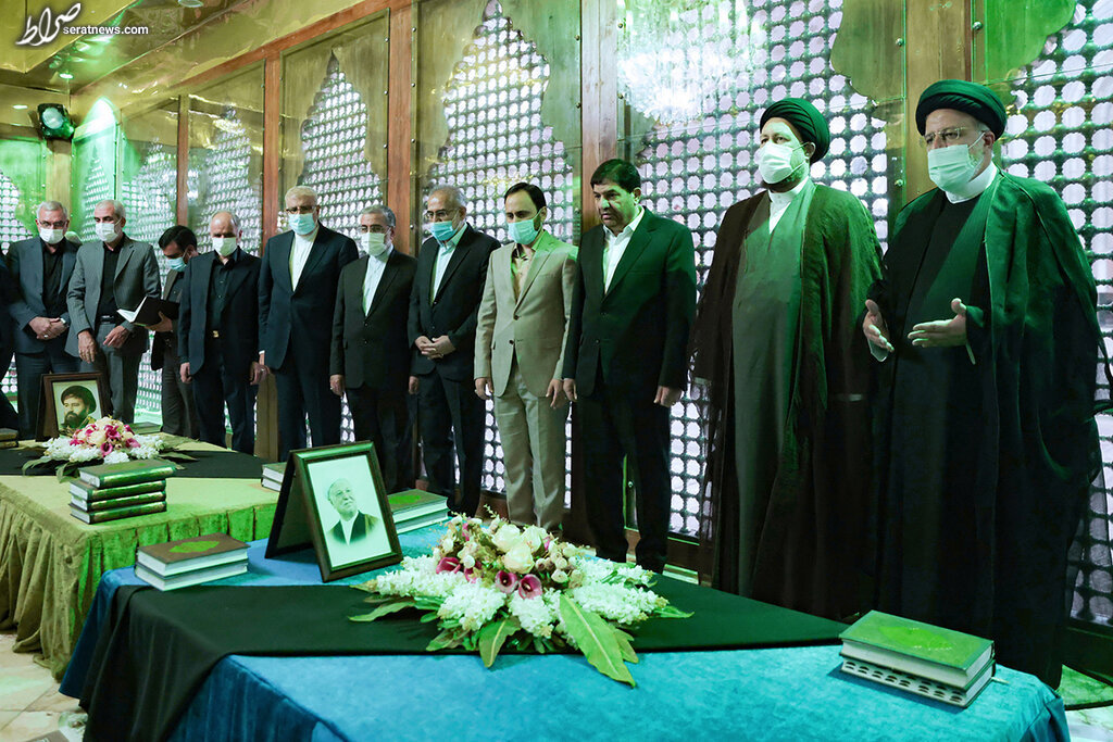عکس / رئیسی و اعضای هیات دولت بر سر مزار هاشمی رفسنجانی