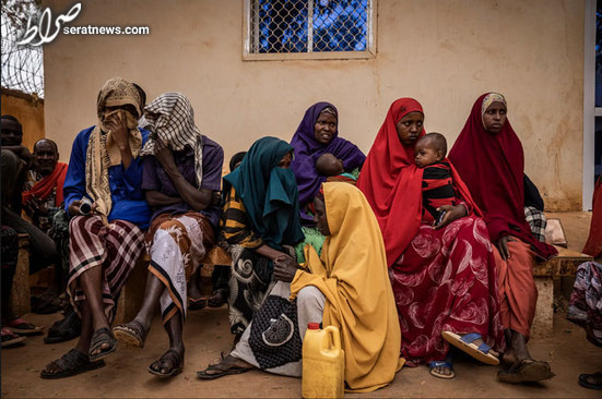 عکس / مردم قحطی زده سومالی در انتظار دیدار با نماینده ویژه سازمان ملل