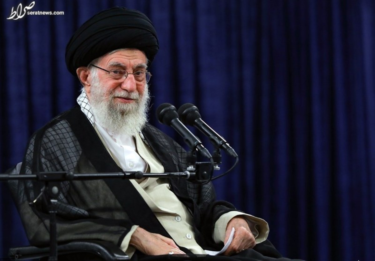 جمعی از پیشکسوتان و فرماندهان دفاع مقدس با رهبر انقلاب دیدار میکنند