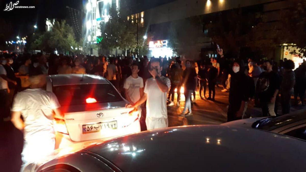 در مشهد یک پلیس به آتش کشیده شد
