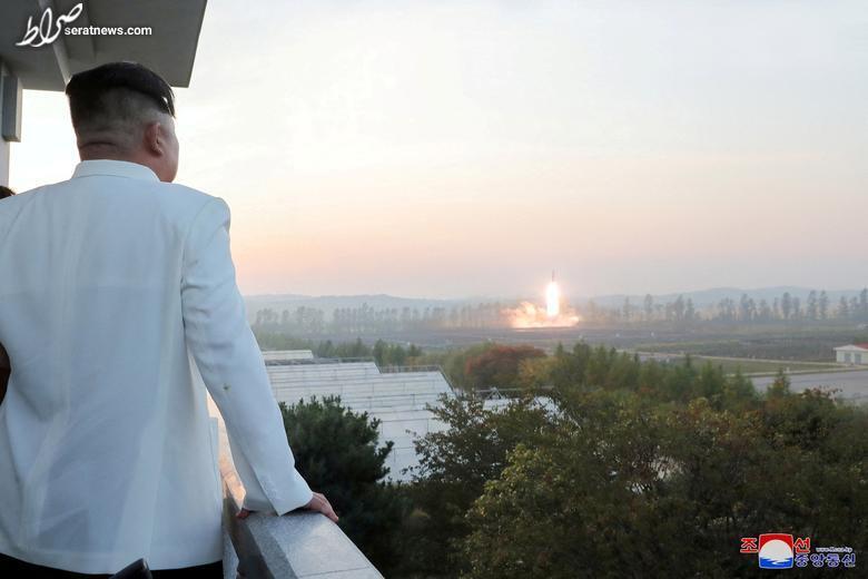 عکس/ رهبر کره شمالی در حال نظارت بر آزمایش موشکی