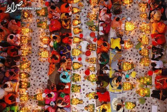 عکس / مراسم آیینی هندوها در معبدی در شهر داکا بنگلادش
