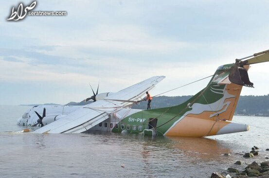 عکس / سقوط هواپیمای مسافربری در تانزانیا
