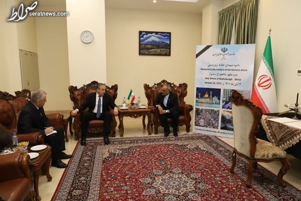 امضای وزیر خارجه تاجیکستان در دفتر یادبود شهدای حرم شاهچراغ