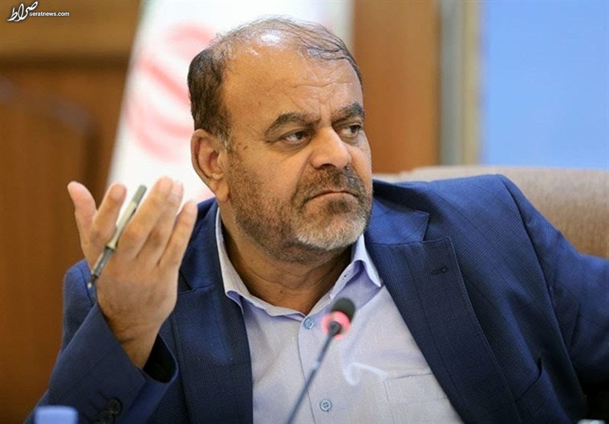 هنگام عبور از فرودگاه امام در کنار مهمانان خارجی خجالت میکشم