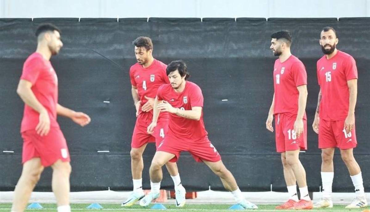 رنگ پیراهن یوزهای ایران مقابل انگلیس