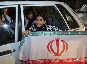 تصاویر/ شادی مردم مشهد بعد از برد تیم ملی فوتبال