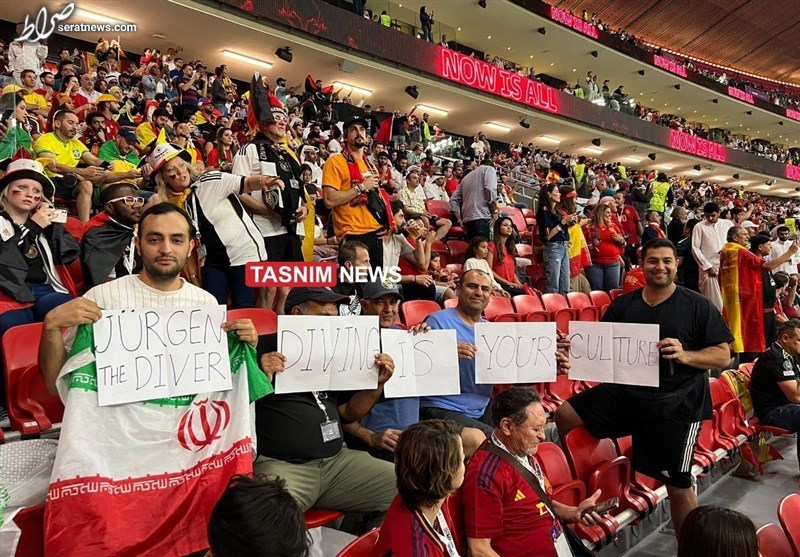 کنایه هواداران ایرانی به کلینزمن در حاشیه بازی اسپانیا - آلمان + عکس