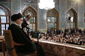 تصاویر/حضور و سخنرانی رهبر انقلاب در اجتماع زائران و مجاوران حرم مطهر رضوی