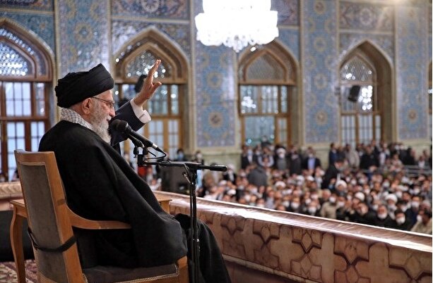 فیلم/رهبر انقلاب: باید خودتان را از مسابقه تجمل‌گرایی خارج کنید