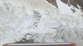 فیلم / حجم 4 متری برف در گردنه تته