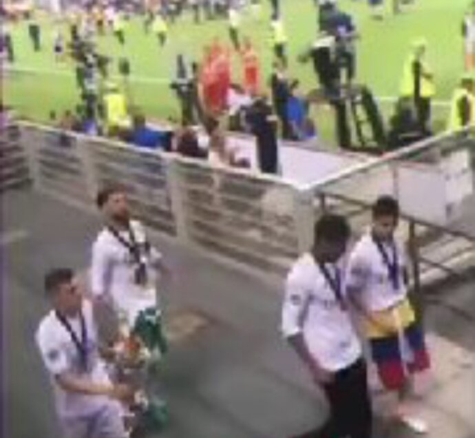 فیلم / احترام کریستیانو رونالدو کاپیتان تیم ملی فوتبال پرتغال به هوادارانش