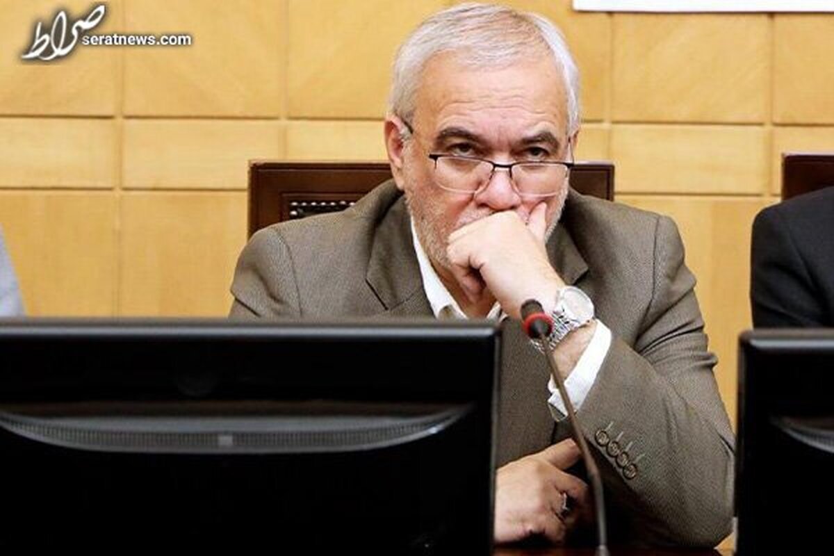 وزیر ورزش: فتح‌الله‌زاده تا پایان فصل مدیرعامل استقلال می‌ماند