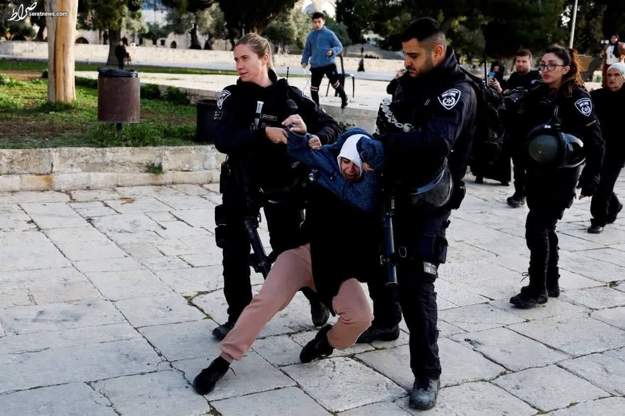 عکس/ حمله صهیونیست‌ها به زن فلسطینی