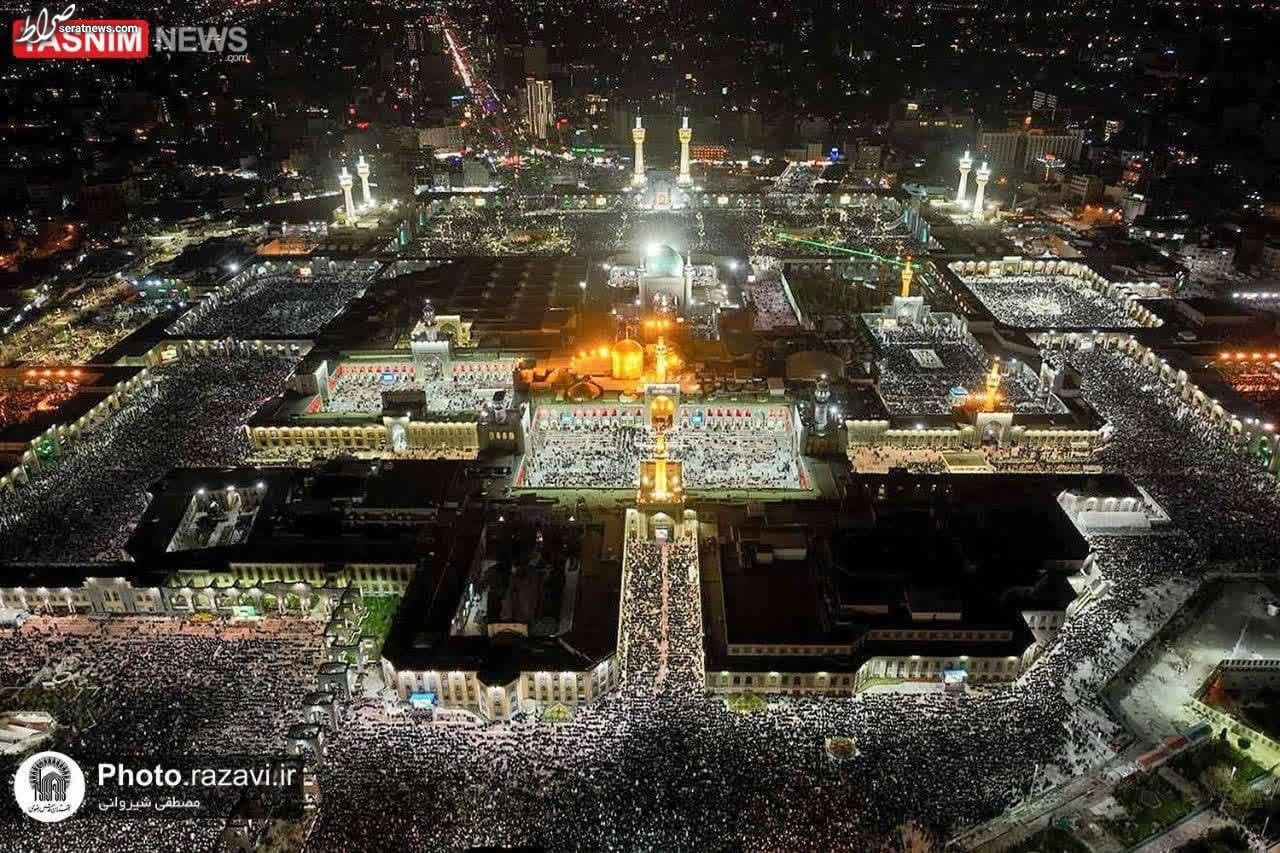 عکس/ اجتماع بزرگ شب قدر در حرم رضوی