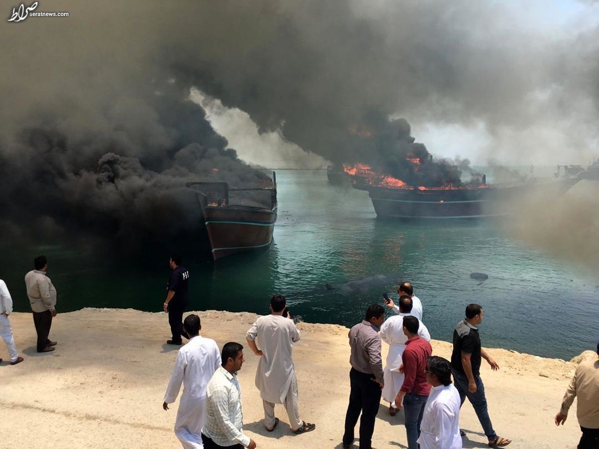 آتش سوزی در اسکله نخل تقی/چهار شناور به‌طور کامل سوختند