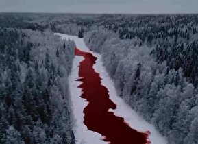فیلم / رودخانه‌ای در روسیه قرمز شد!