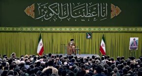 فیلم / مدیحه‌سرایی امیر کرمانشاهی در دیدار با رهبر انقلاب