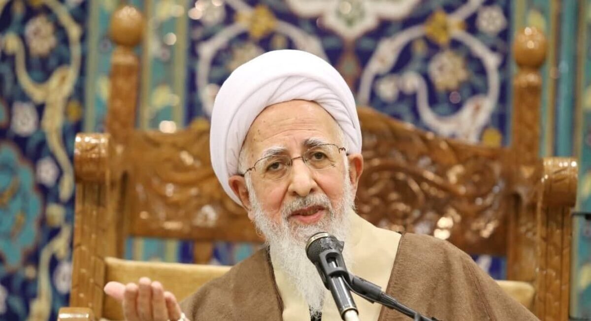  آیت الله جوادی آملی: مملکت را کمیته امدادی نمی‌شود اداره کرد / هر کس باید در کنار سفره خودش بنشیند