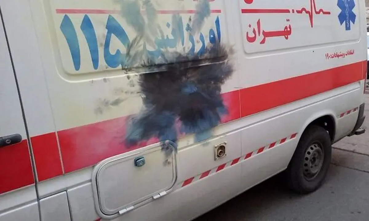 حمله با موادمحترقه به آمبولانس حامل بیمار در تهران / حال بیمار داخل آمبولانس رو به وخامت رفت