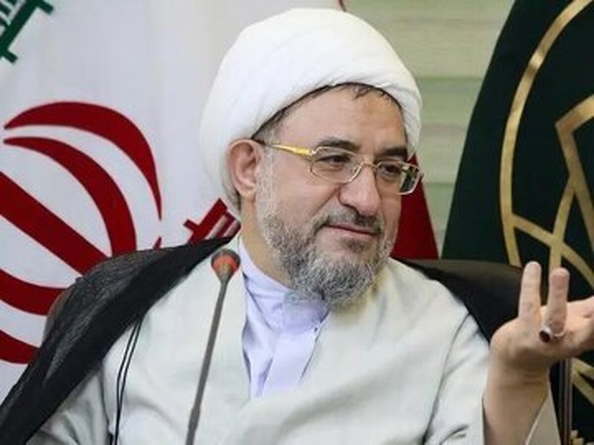 عضو خبرگان رهبری: کسانی که گفتهاند عکس گرفتن طلبه قمی از آن خانم بی حجاب حرام است، ضعف فقهی دارند