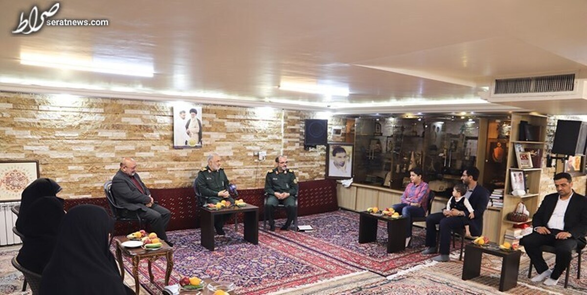 دیدار فرمانده سپاه با خانواده شهید طهرانی مقدم + عکس
