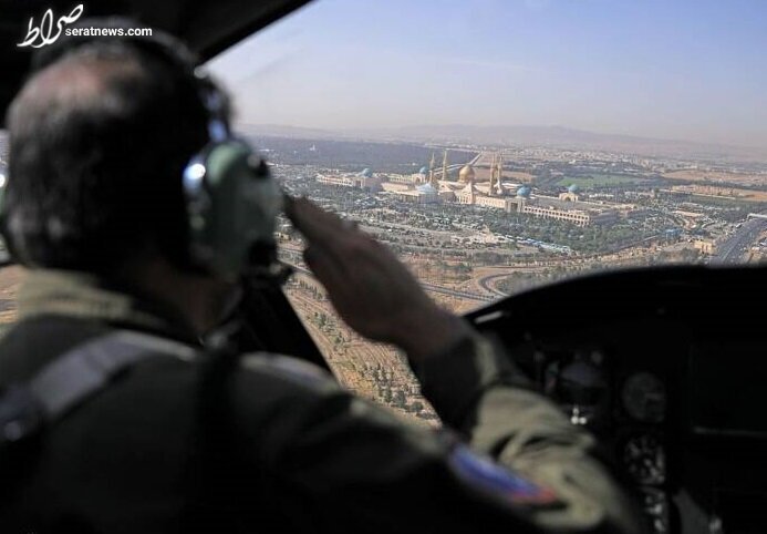 عکس / احترام نظامی خلبان ارتش به مرقد امام خمینی هنگام پرواز
