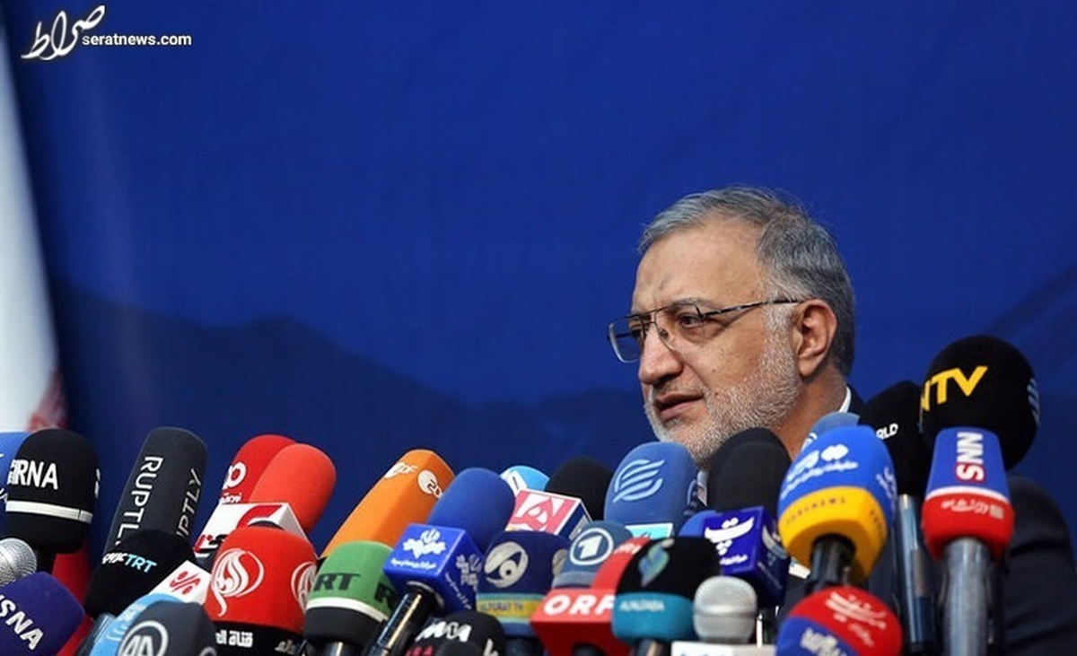 لقمان را گفتند: ادب از که آموختی؟ گفت: از بی ادبان!