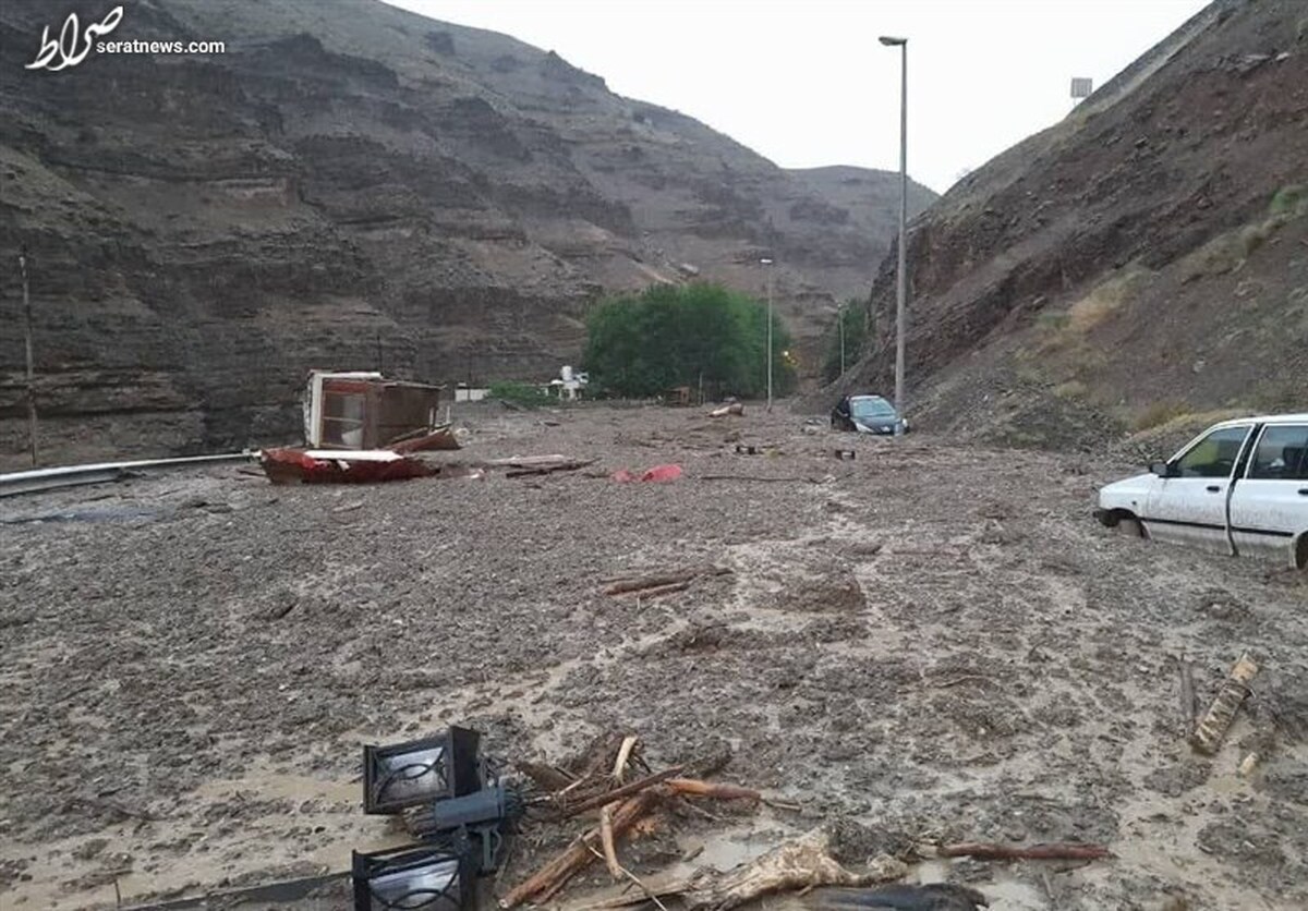 عکس/ خودروهای مچاله شده در سیل