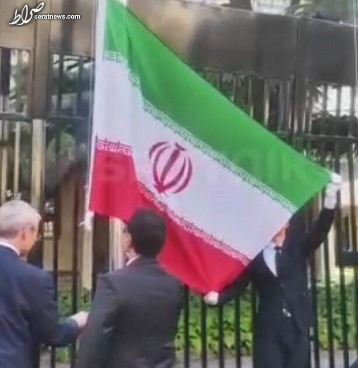 برافراشتن پرچم ایران در سازمان شانگ‌های