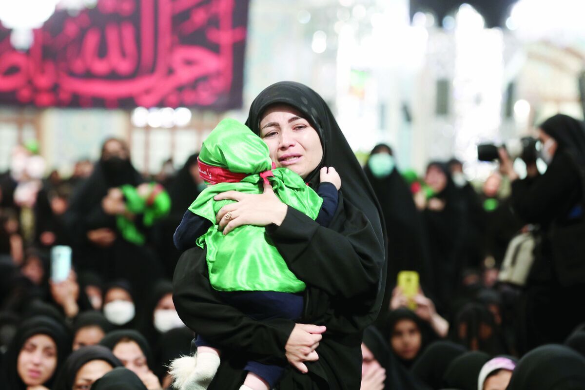 عزاداری مادرانه برای نوزاد کربلا/ کودکان ‌نذر حضرت علی (ع) اصغر شدند
