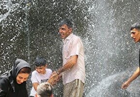 تصاویر / مسافران تابستانی در آبشار گنجنامه