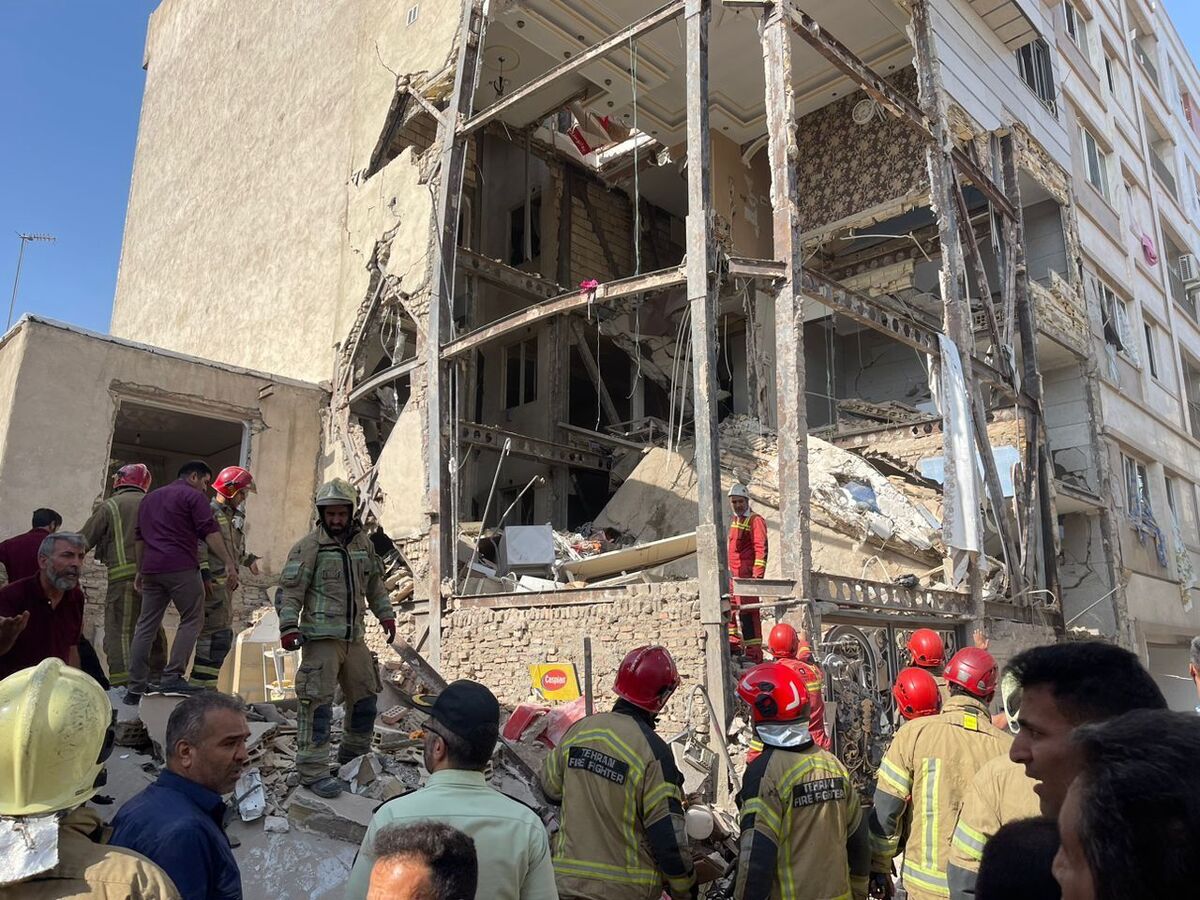 انفجار یک واحد مسکونی در ری؛ خروج ۱۲ نفر از زیرآوار