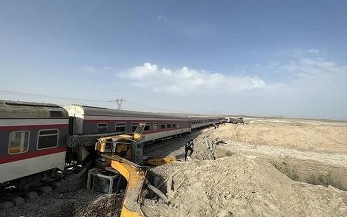 خروج قطار مسافربری تهران ارومیه از ریل در میانه