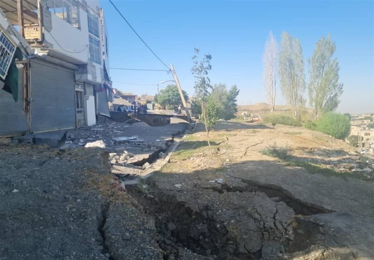 رانش زمین در منطقه حصار کرج/ تعدادی از پلاک‌های مسکونی دچار خسارت شد