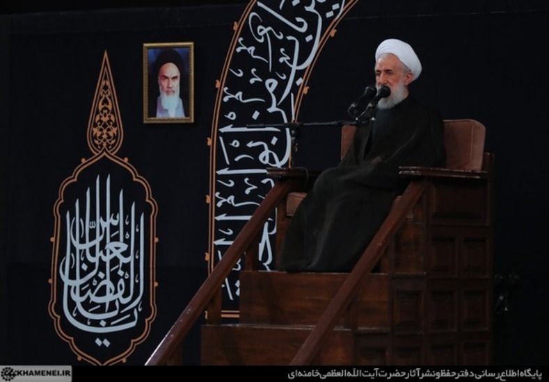 اولین شب عزاداری اباعبدالله الحسین(ع)با حضور رهبر انقلاب برگزارشد