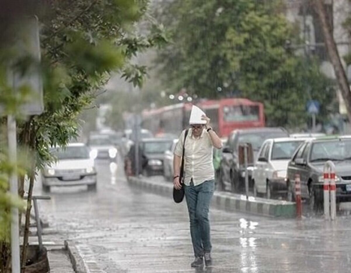 رگبار باران و خیزش گرد و خاک در برخی نقاط کشور/ افزایش دما در این استان ها