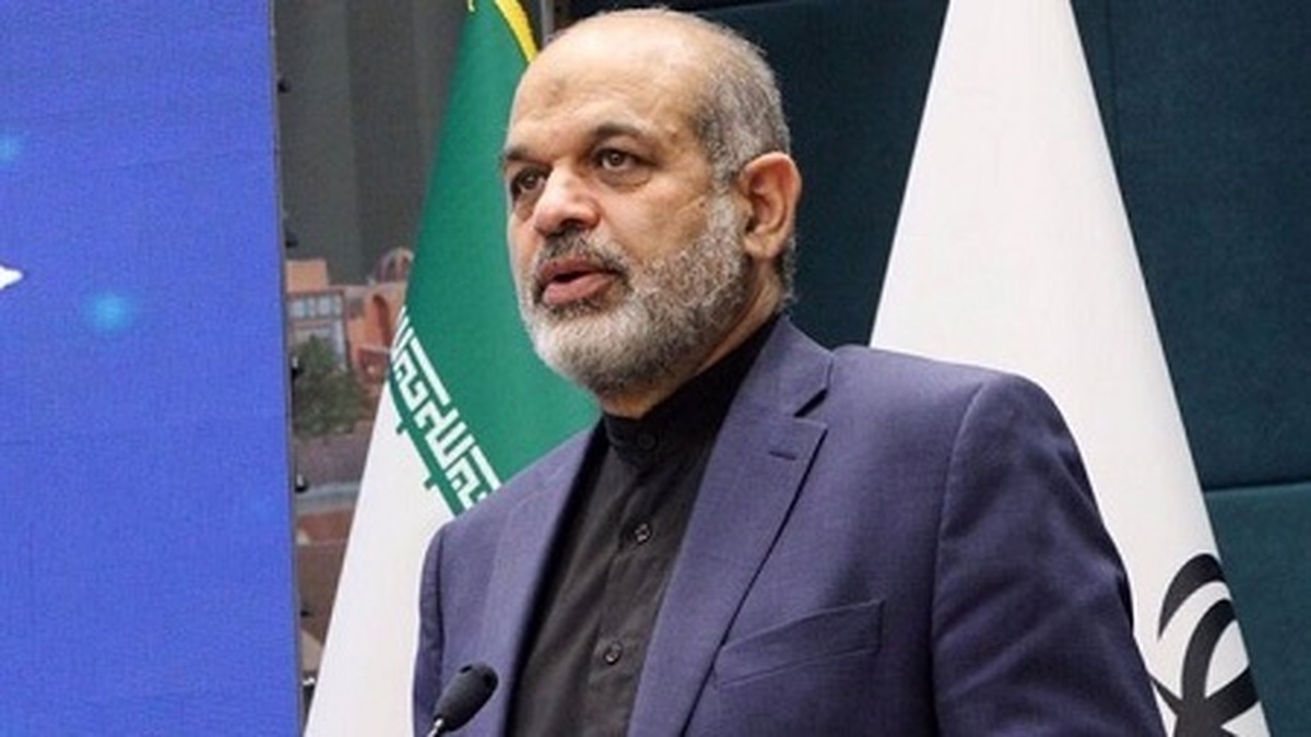 وزیر کشور: بانک سینا عملکرد خوبی در پرداخت تسهیلات حمایتی در مناطق کمبرخوردار و اشتغالزایی بهزیستی داشته است
