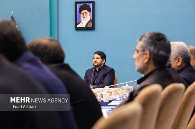 مهرداد بذر پاش وزیر راه و شهر سازی در جلسه شورای عالی مسکن حضور دارد
