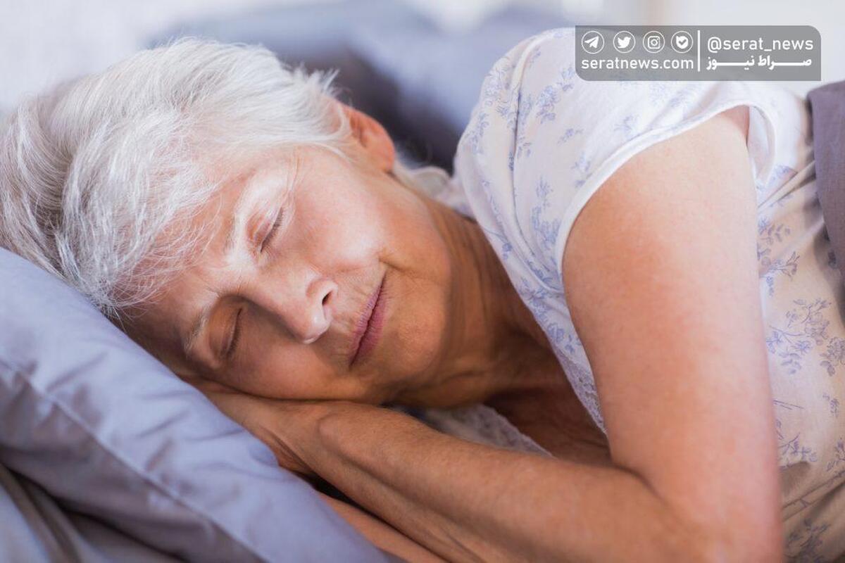 آیا سالمندان با بالا رفتن سن زودتر از خواب بیدار می‌شوند؟